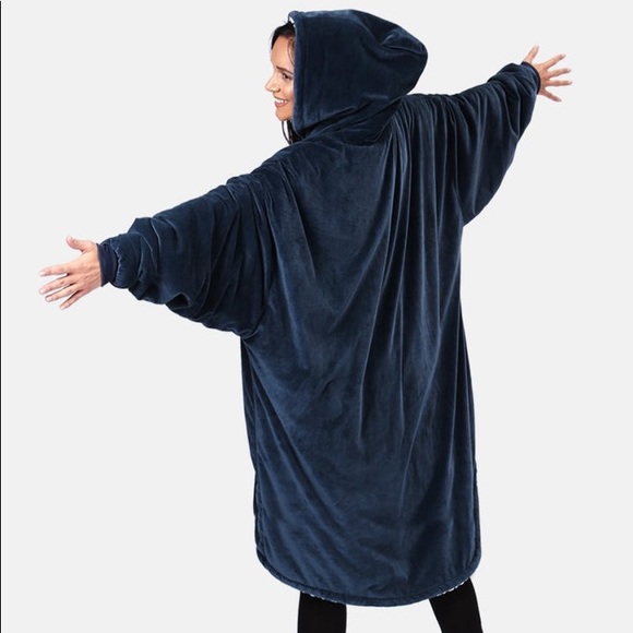 THE COMFY Oversized Microfiber & Sherpa Wearable Blanket, Seen On Shark Tank - Picture 5 of 6